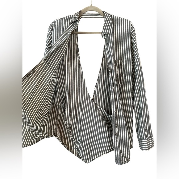 Free People Tops - Free People Small Grey And White Open Back Button Up Blouse Long Sleeves Grunge